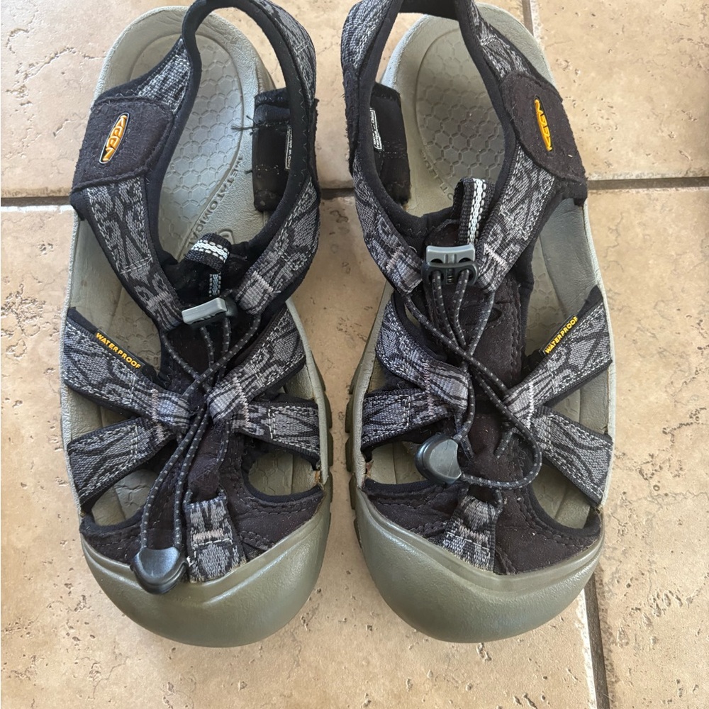 KEEN Women's Black and Gray Outdoor Sandals